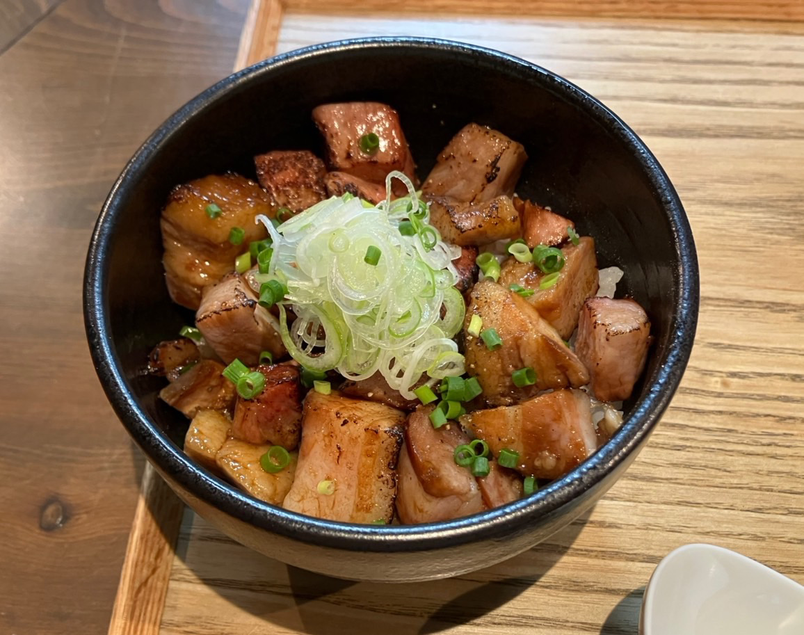 らぁ麺 紫陽花の炙り肉飯