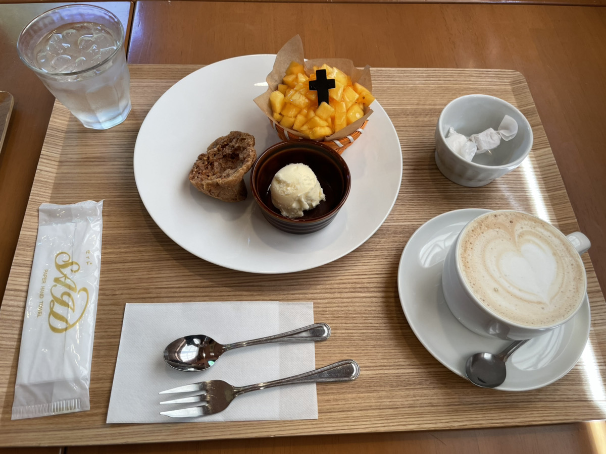 パティスリー サリュー 阿久比町のケーキとドリンク